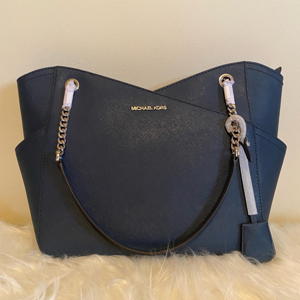 Authentic NWT Michael Kors jet set travel.